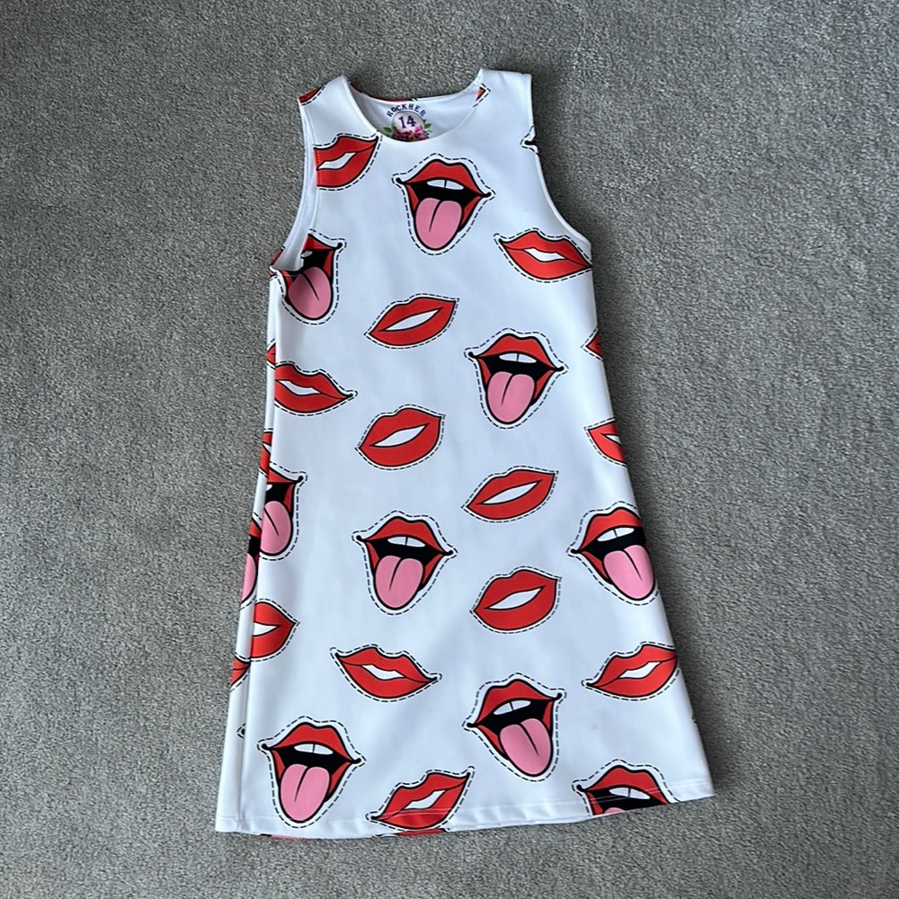 ALine dress. Size is 14 girls. Fits a ladies small